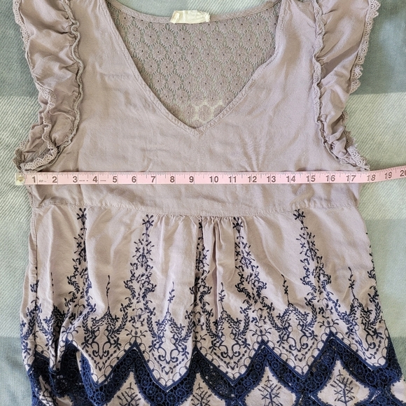 Altar'd State Gray Blue Ruffle Sleeve Crochet Lace Top Size M - Picture 10 of 11